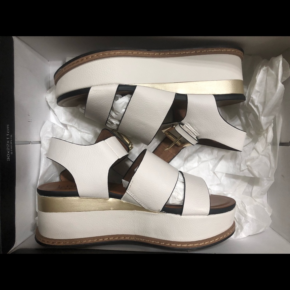 Naturalizer “Billie” platform sandals